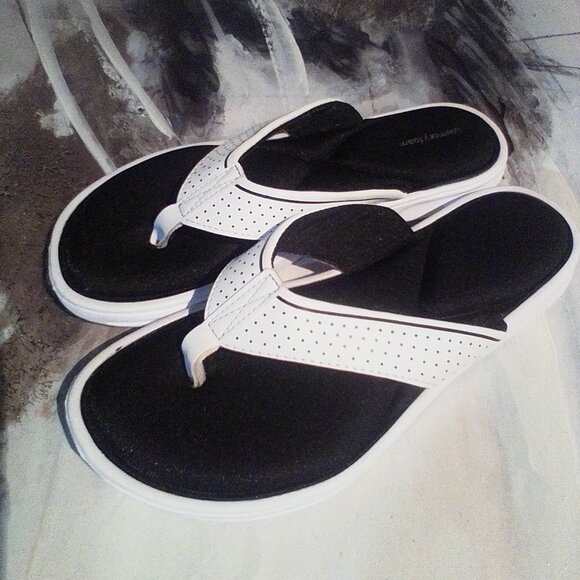 Shoes - Women's comfort footbed sandal